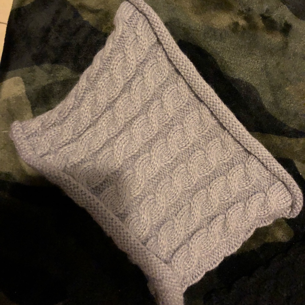 2 Baby scarfs